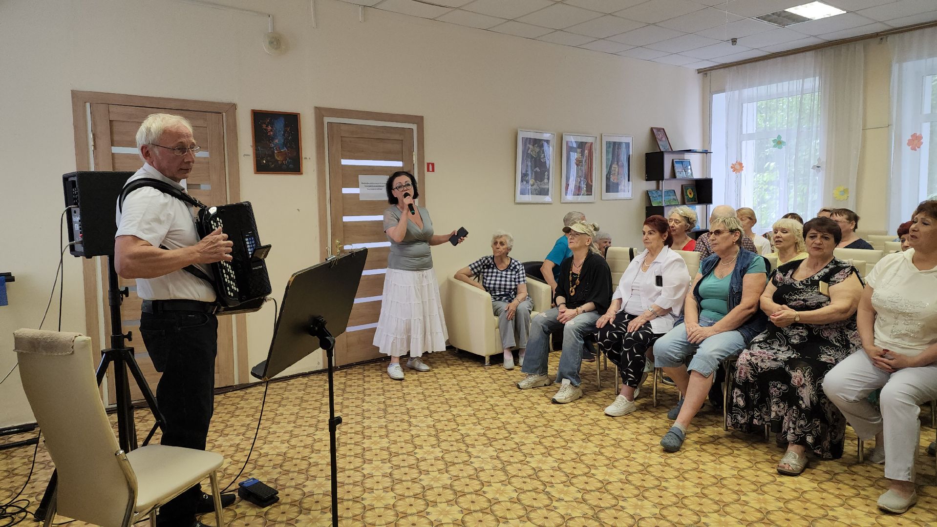 пушкино, центр социального обслуживания, музыка, баян, концерт, получатели социальных услуг, зрители, музыкант,