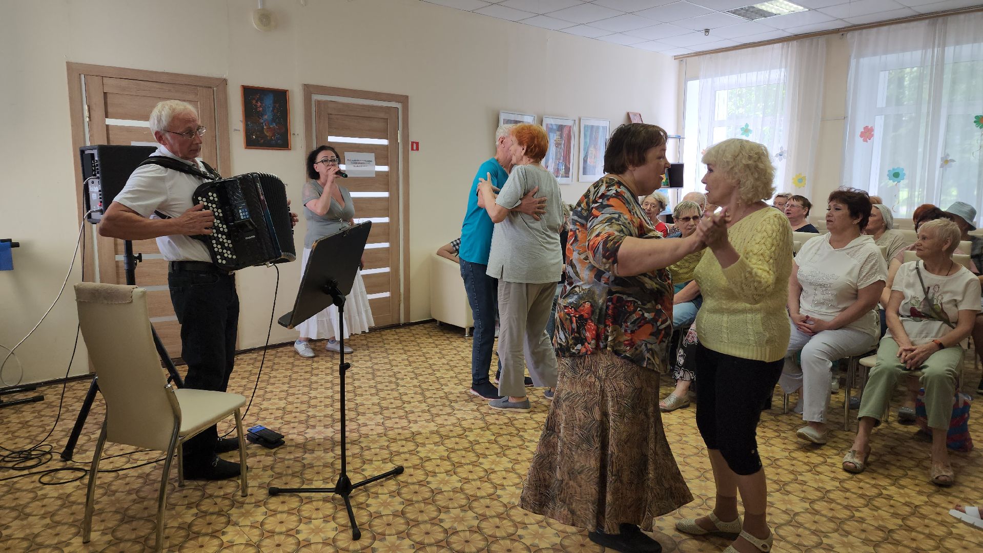 пушкино, центр социального обслуживания, музыка, баян, концерт, получатели социальных услуг, зрители, музыкант,