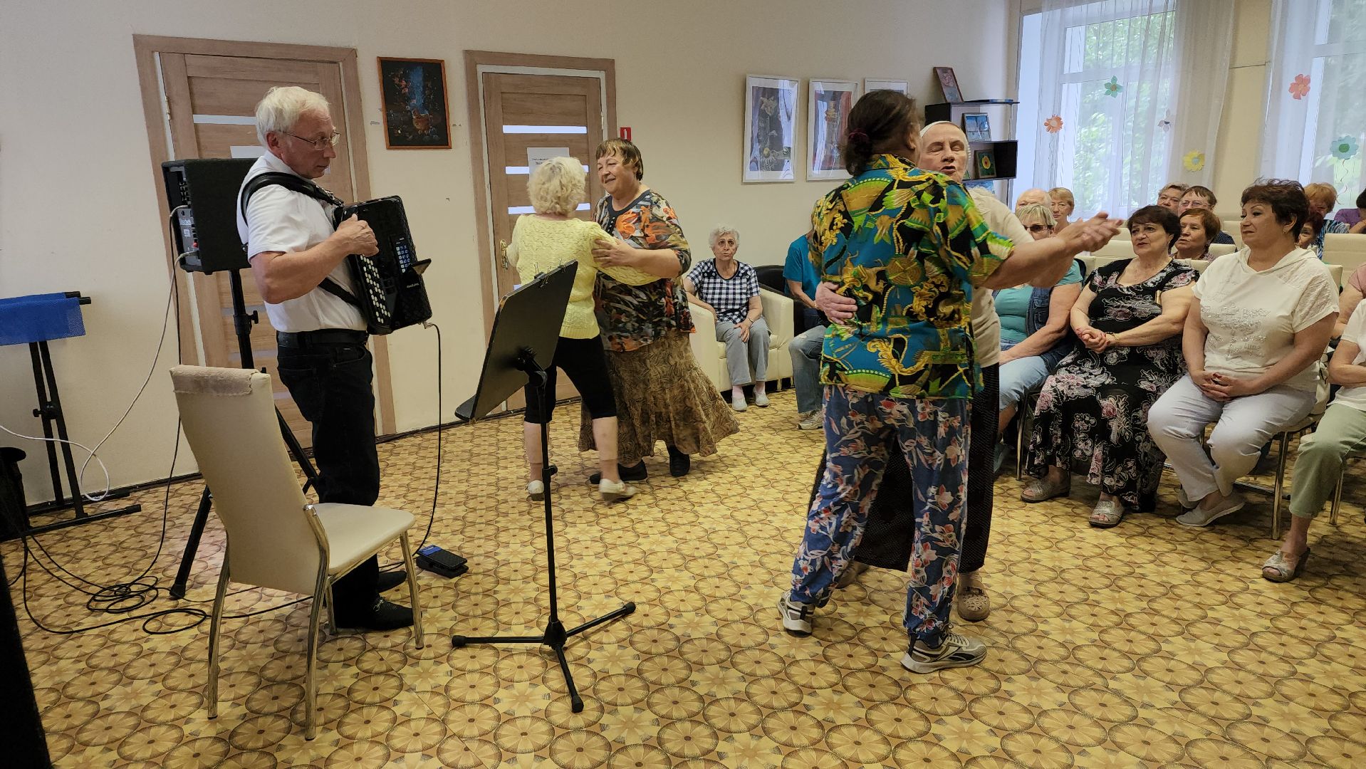 пушкино, центр социального обслуживания, музыка, баян, концерт, получатели социальных услуг, зрители, музыкант,
