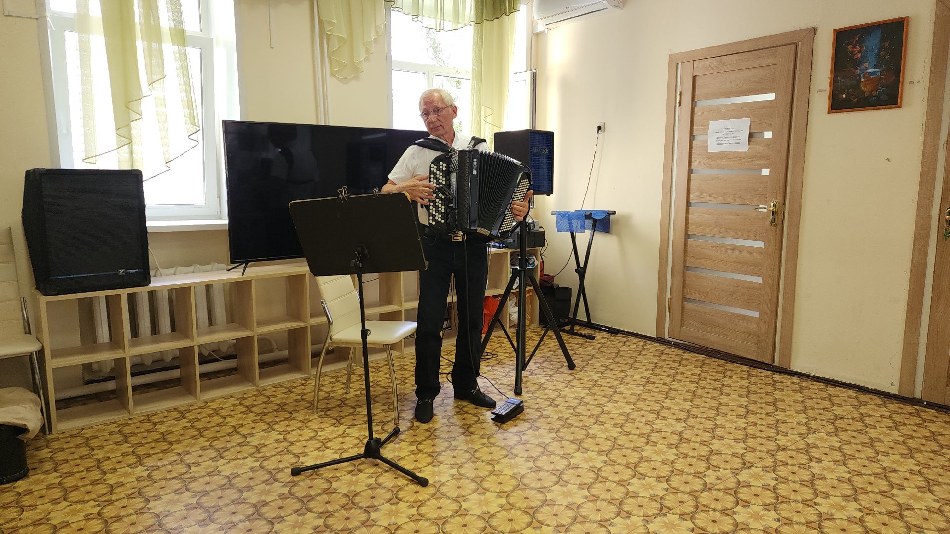 пушкино, центр социального обслуживания, музыка, баян, концерт, получатели социальных услуг, зрители, музыкант,