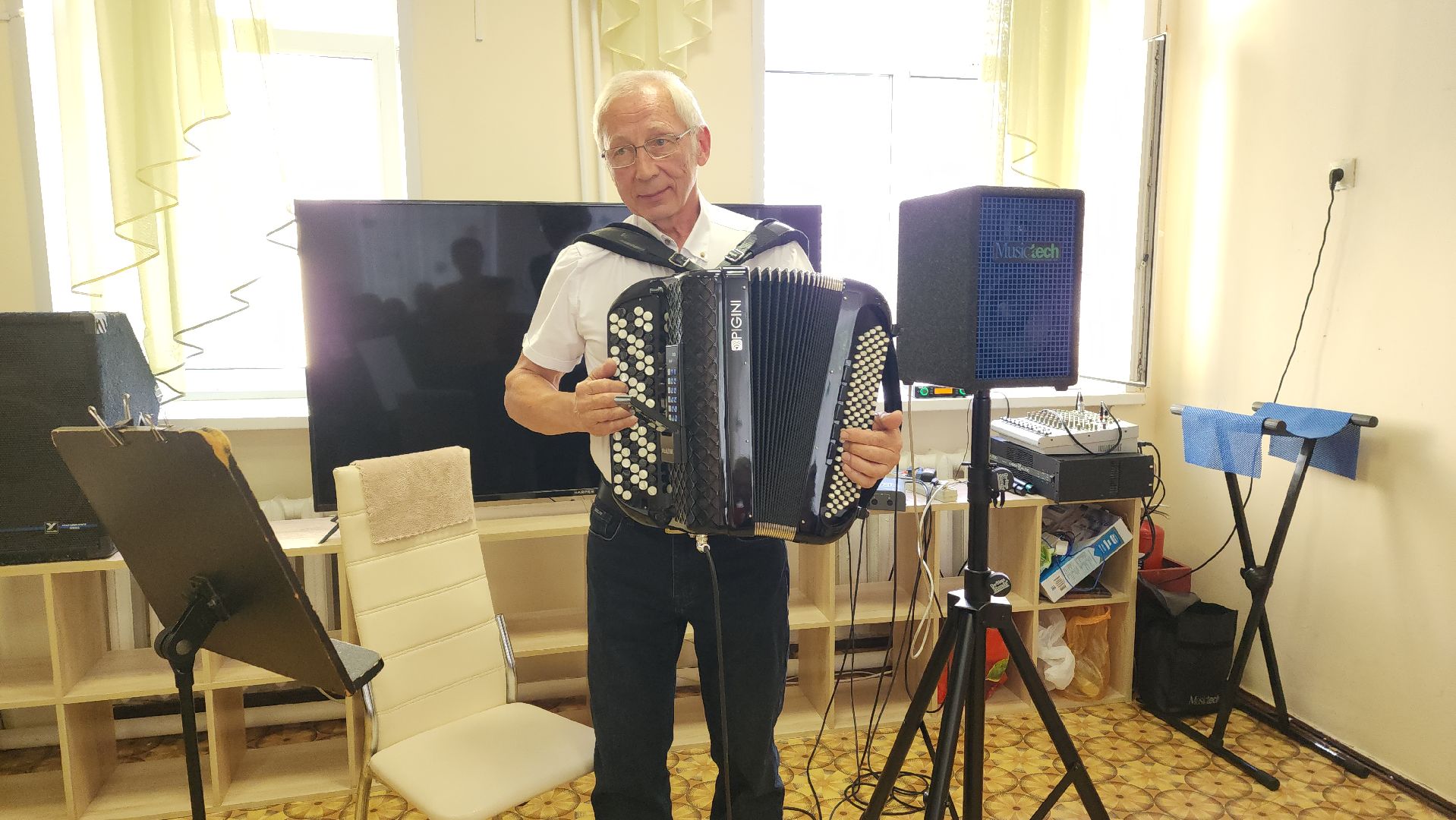 пушкино, центр социального обслуживания, музыка, баян, концерт, получатели социальных услуг, зрители, музыкант,