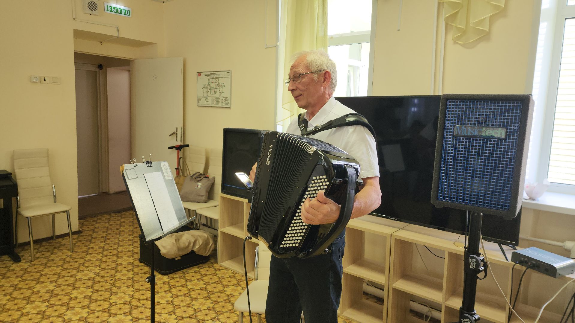 пушкино, центр социального обслуживания, музыка, баян, концерт, получатели социальных услуг, зрители, музыкант,