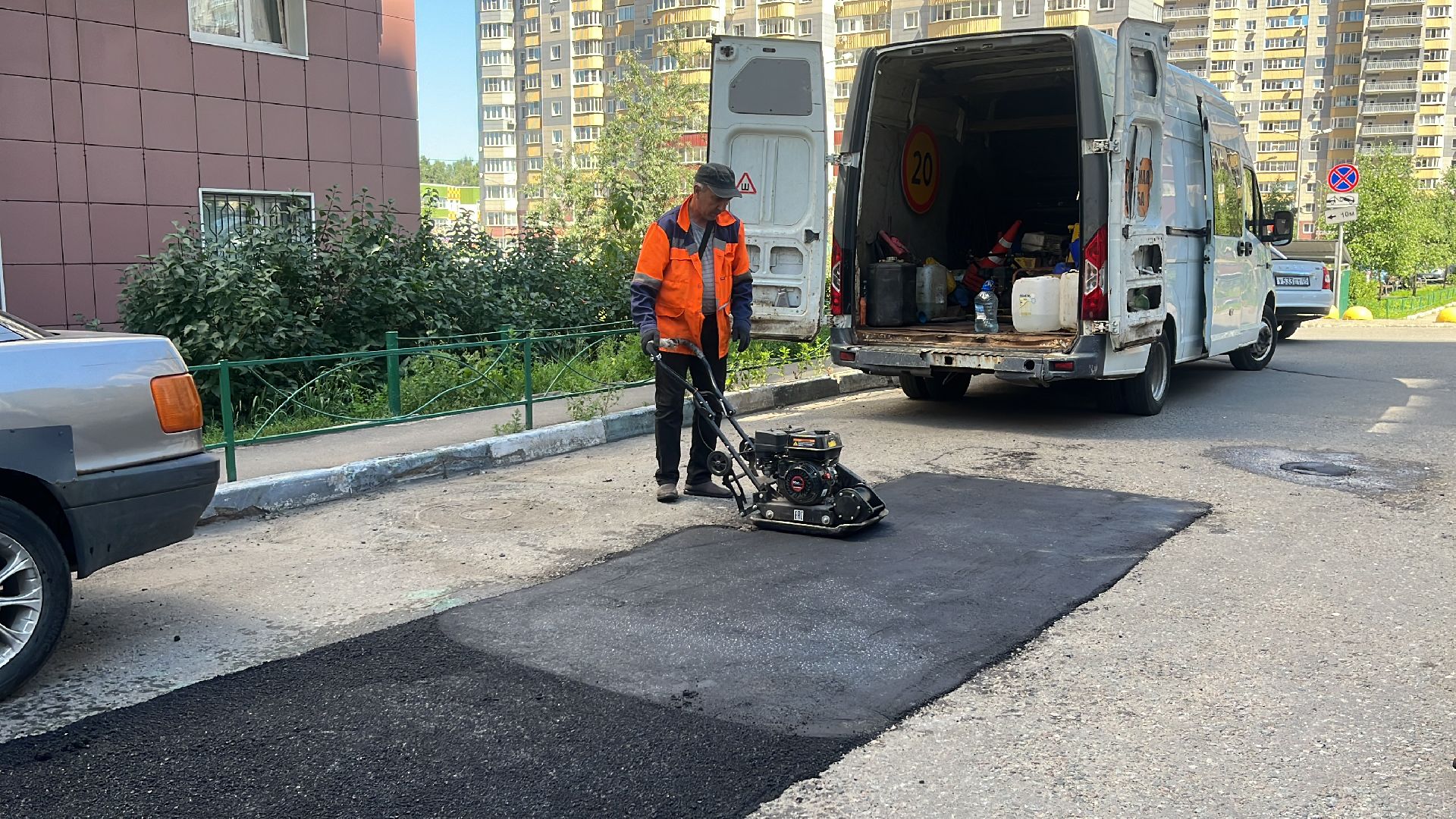 ямы, ямы на дорогах, ямочный ремонт, ремонт дорог, ремонт дороги, ремонт дорог во дворах,