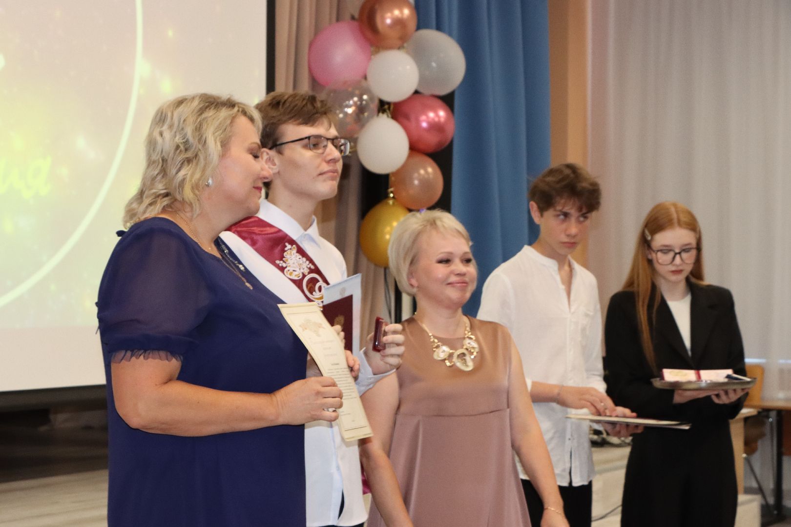 лотошино, лотошинская школа 1, образование, выпускной 2024, выпускник 2024,