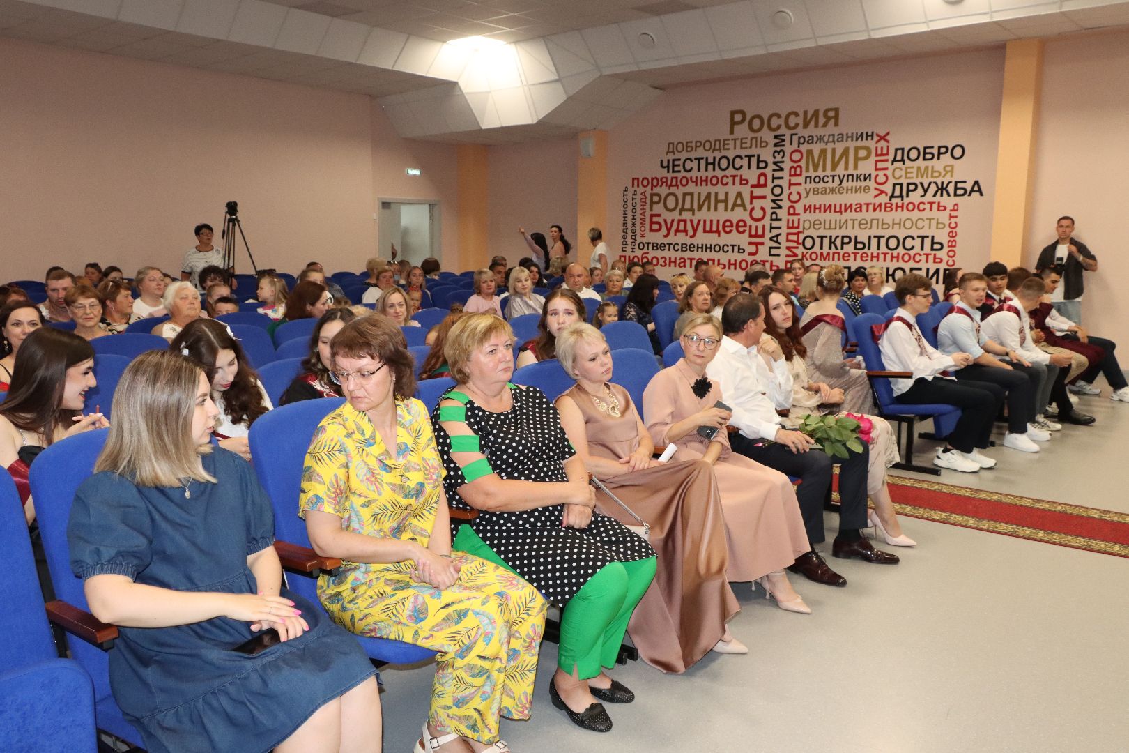 лотошино, лотошинская школа 1, образование, выпускной 2024, выпускник 2024,