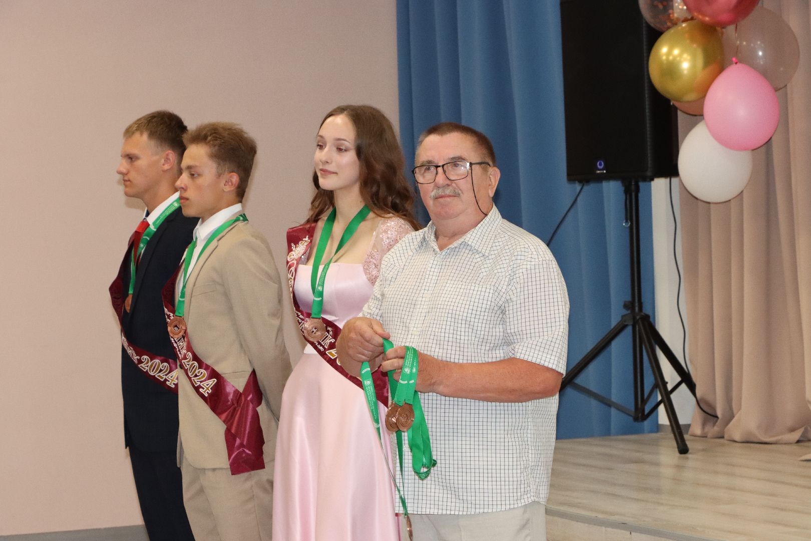 лотошино, лотошинская школа 1, образование, выпускной 2024, выпускник 2024,