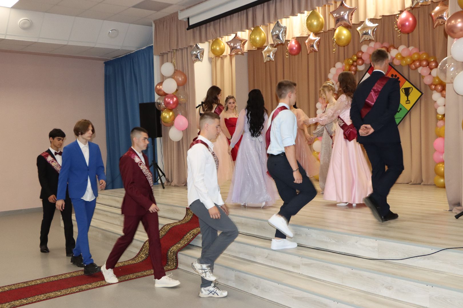 лотошино, лотошинская школа 1, образование, выпускной 2024, выпускник 2024,