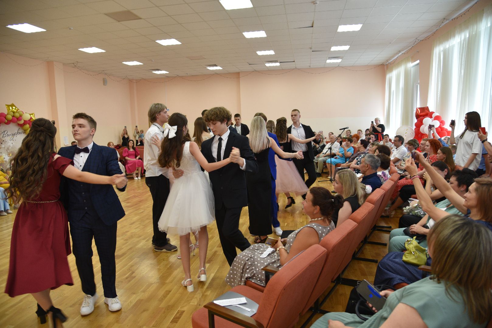 лотошино, лотошинская школа 2, выпускники, выпускник 2024, выпускной 2024, образование,