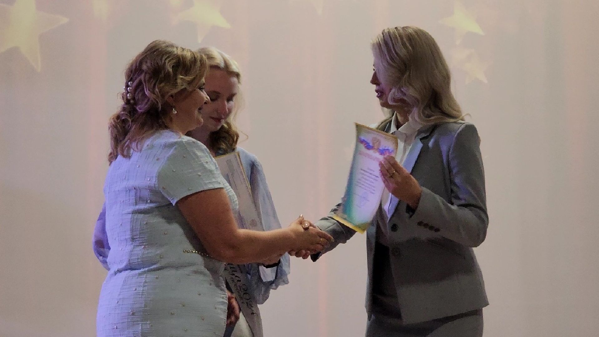 выпускной вечер, вручение аттестатов, мультистобалльница,