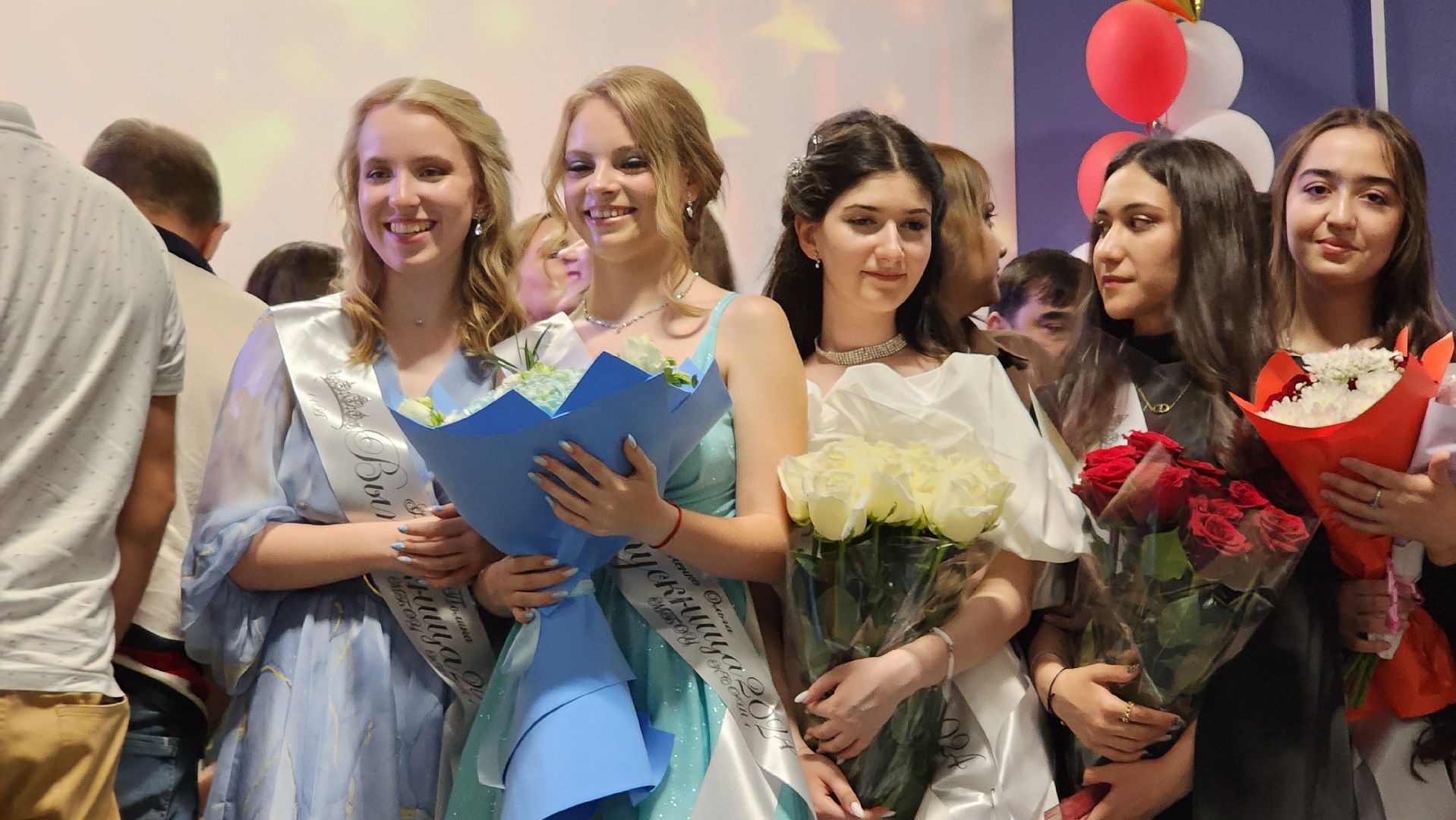 выпускной вечер, вручение аттестатов, мультистобалльница,