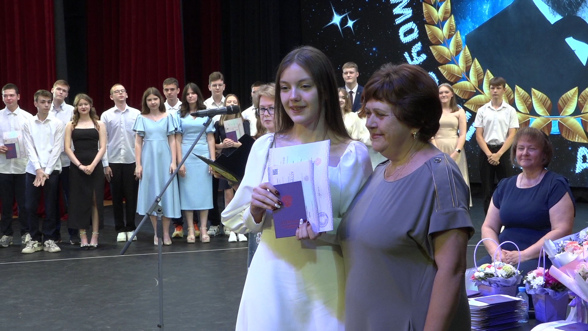 школа им АС Попова, поповка во власихе, выпускник 2024, девятиклассники школы Попова, аттестат с отличием,