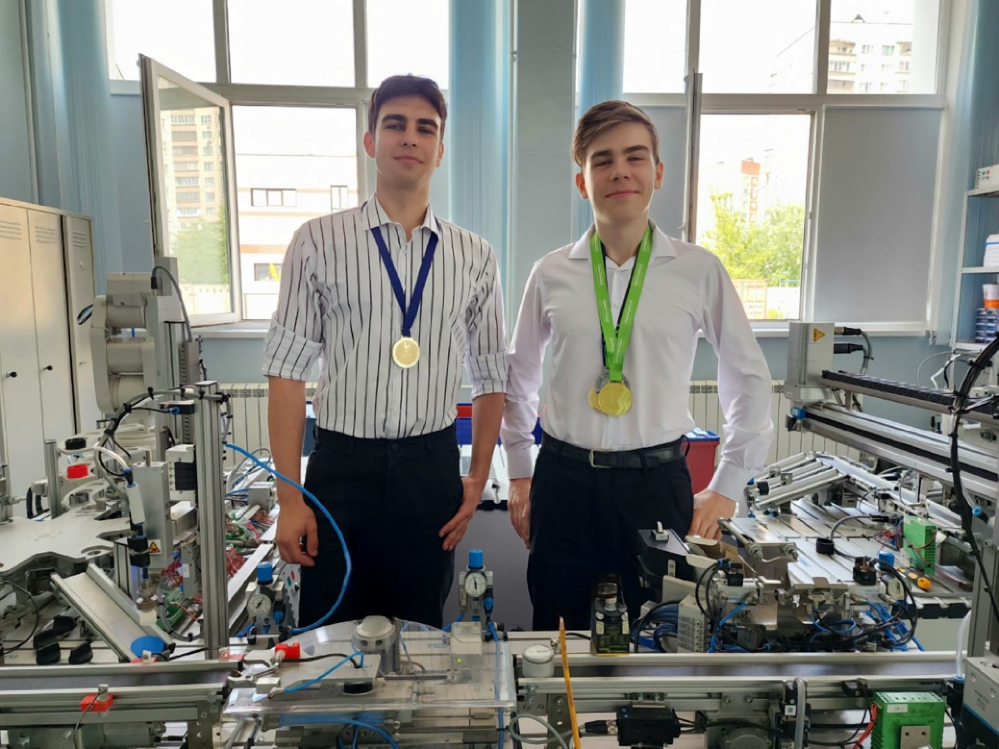 раменское, образование, профессионалы-2024, студенты раменского колледжа стали золотыми призерами по мехатронике,