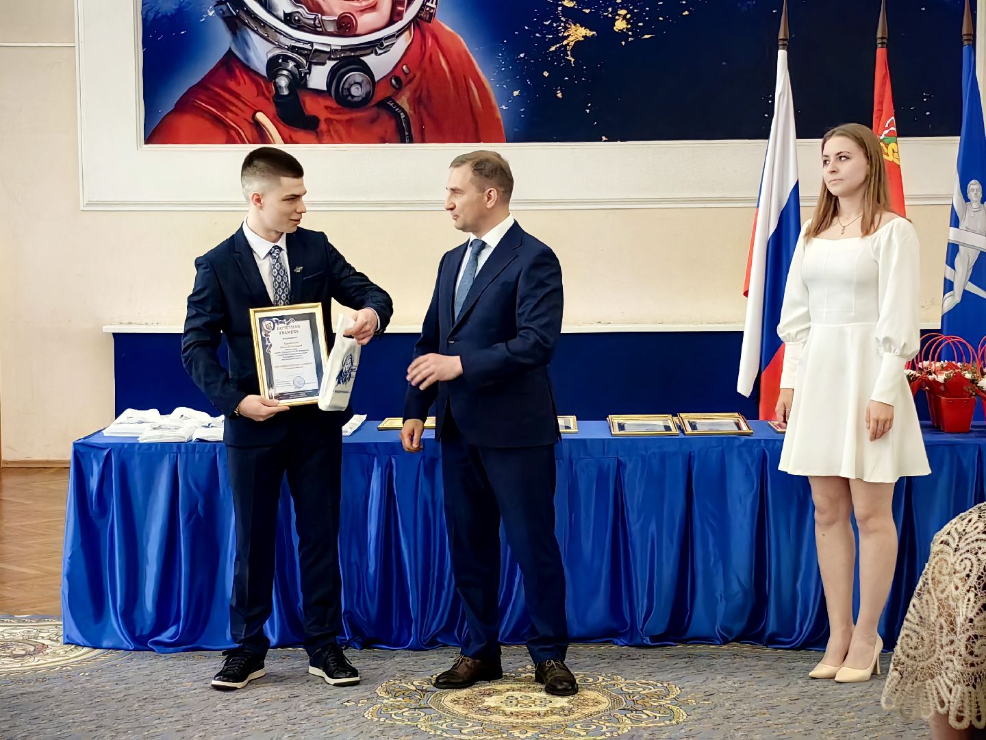 выпускники, медалисты, глава округа, награда, грамоты, обучение, звездный городок,