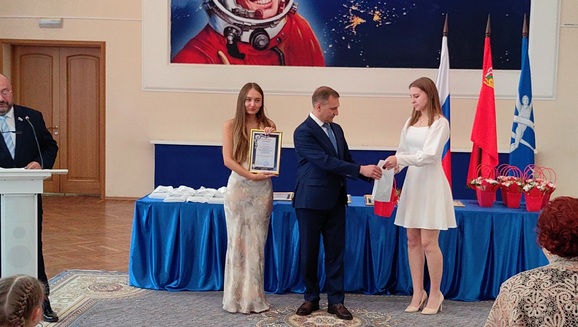 выпускники, медалисты, глава округа, награда, грамоты, обучение, звездный городок,