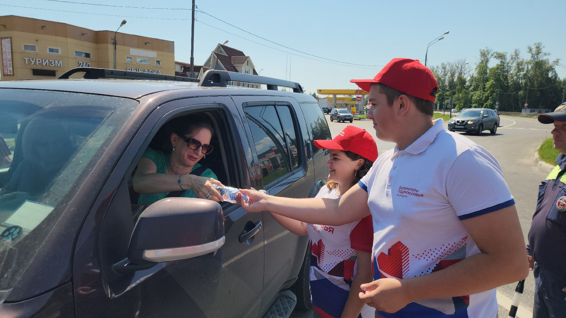 безопасность, безопасность на дорогах, раздача воды, гибдд, волонтеры, рузский городской округ, подмосковье,