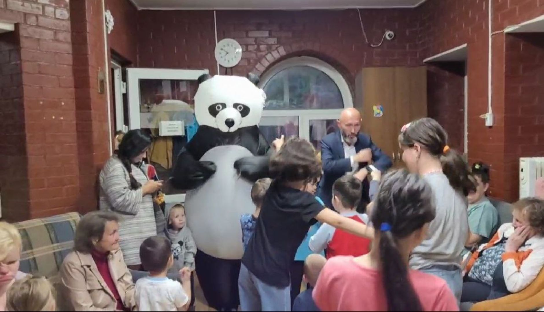 приют, проект Добрые сказки, благотворительая акция, волонтеры, бф Хофф, щёлково,