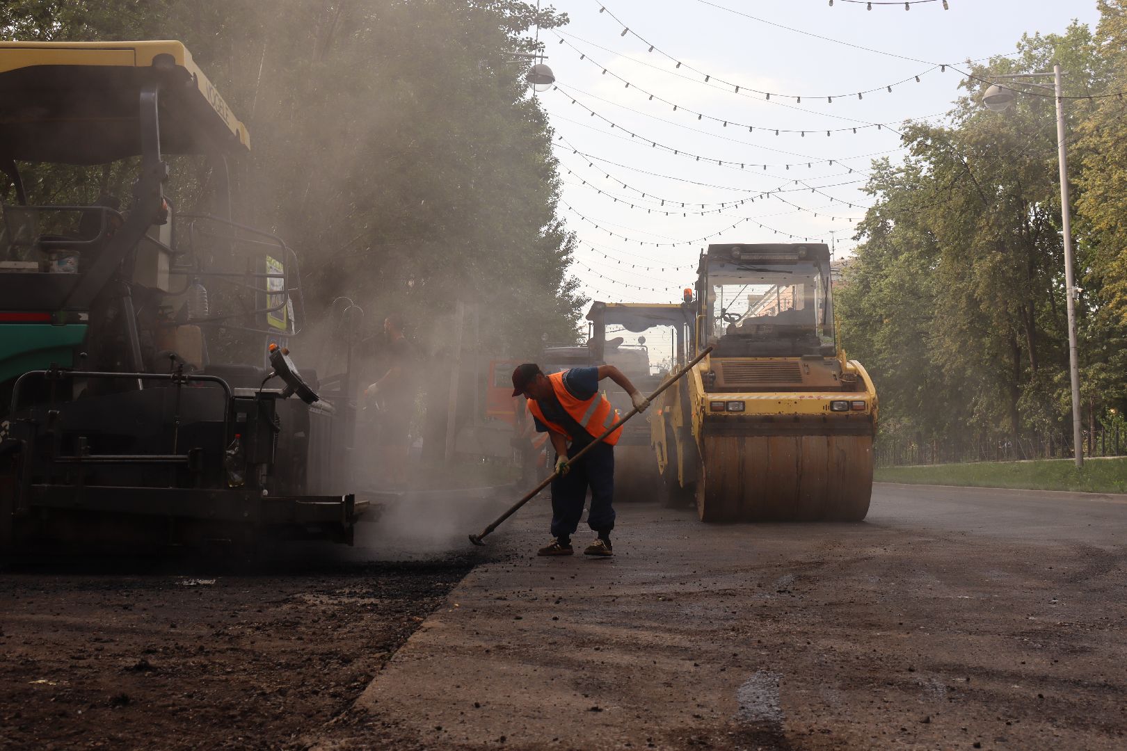 дзержинский, благоустройство 2024, улица школьная, асфальтирование дворов дорог, андроник пак, Евгений Макаров,