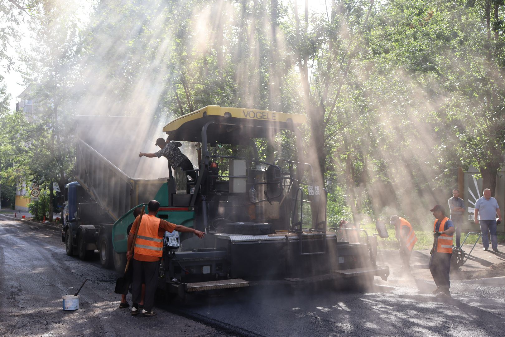 дзержинский, благоустройство 2024, улица школьная, асфальтирование дворов дорог, андроник пак, Евгений Макаров,