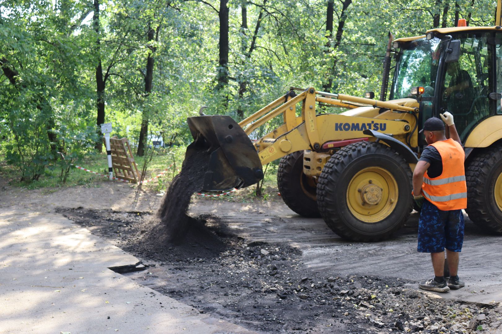 дзержинский, благоустройство 2024, улица школьная, асфальтирование дворов дорог, андроник пак, Евгений Макаров,