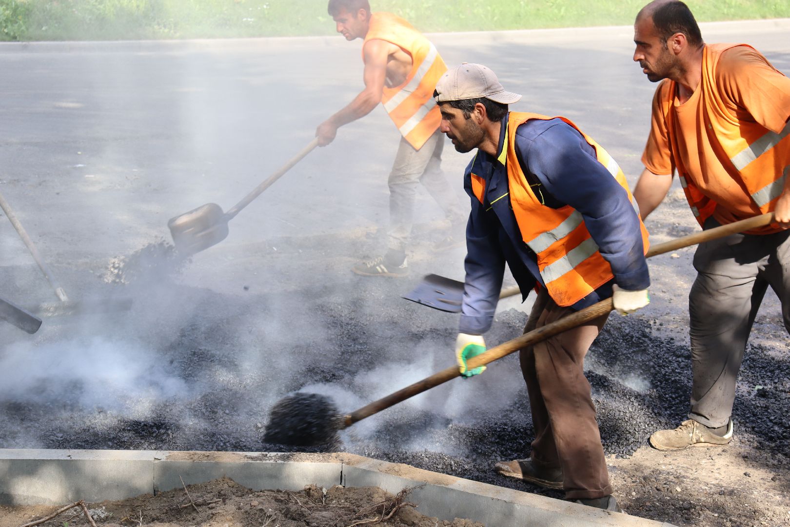 дзержинский, благоустройство 2024, улица школьная, асфальтирование дворов дорог, андроник пак, Евгений Макаров,