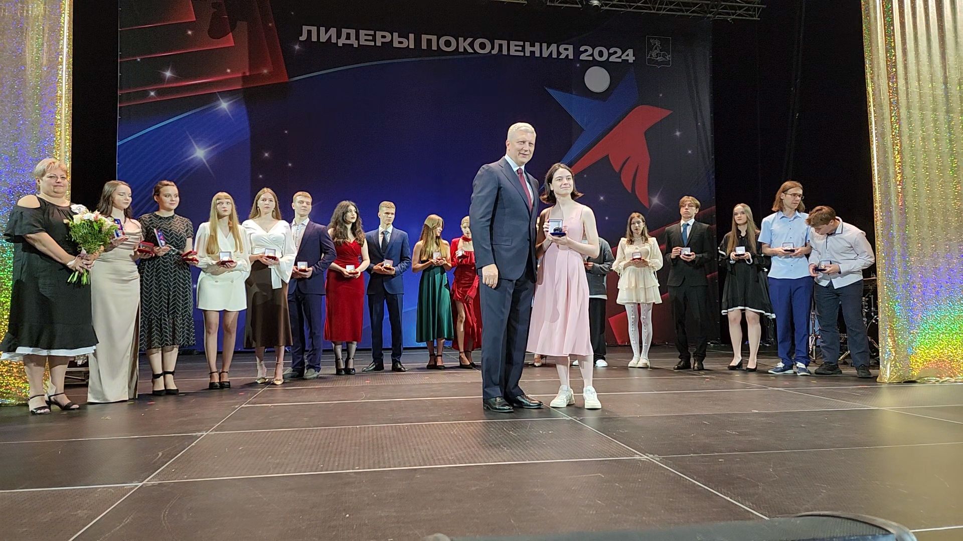 одинцово, бал медалистов, школьники,