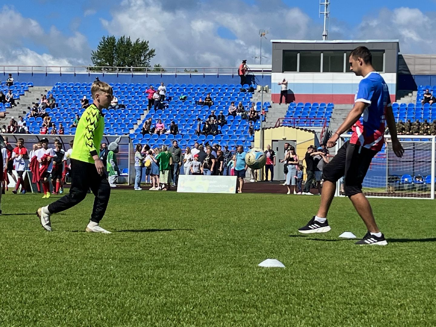выходи во двор, министерство спорта Московской области, легенды футбола, наро-фоминский городской округ, стадион строитель,