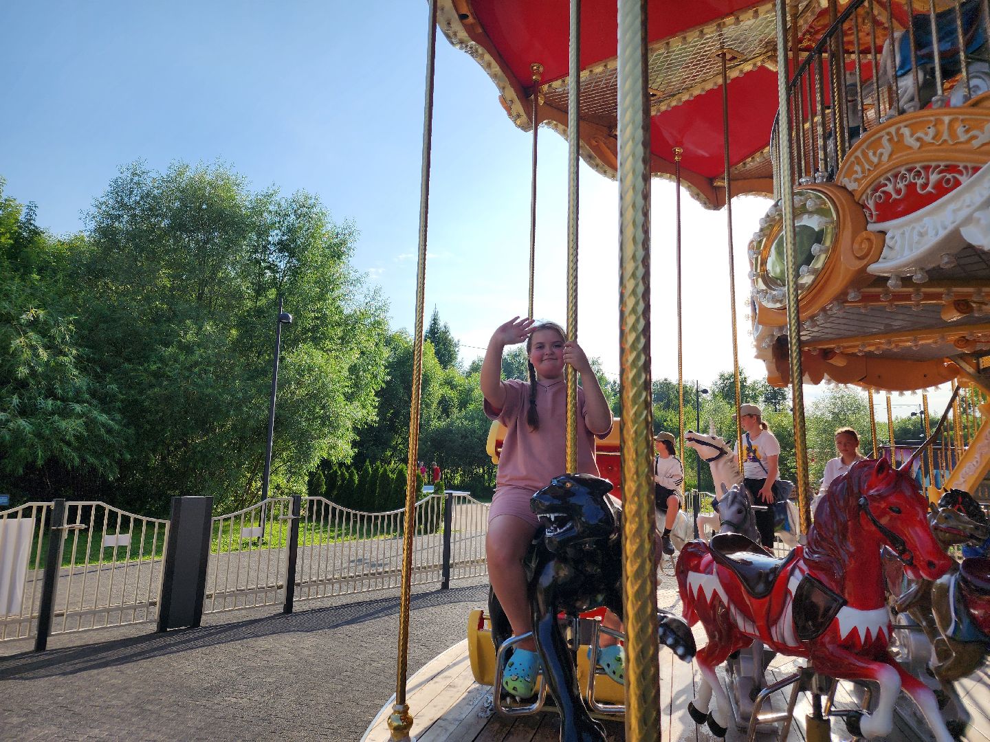 Чехов, карусель, аттракционы, городской парк, бесплатное катание, дети, отдых,