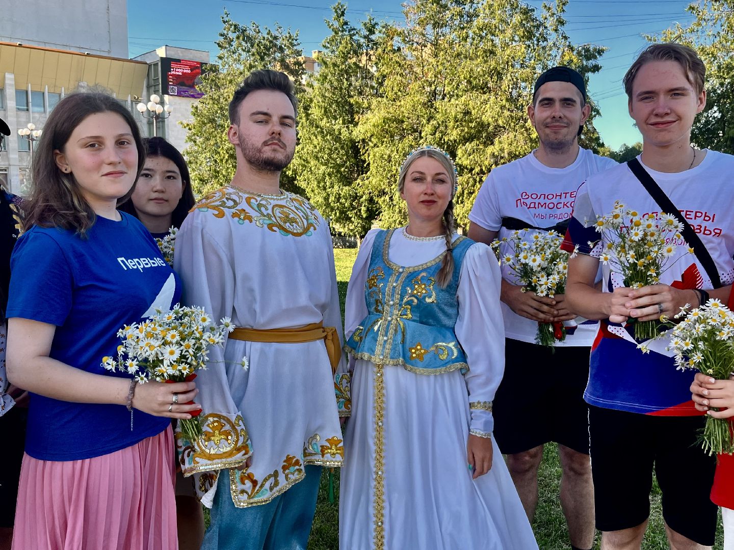 ромашки, ромашковое настроение, наро-фоминск, день семьи любви и верности, волонтеры подмосковья, движение первых подмосковья,