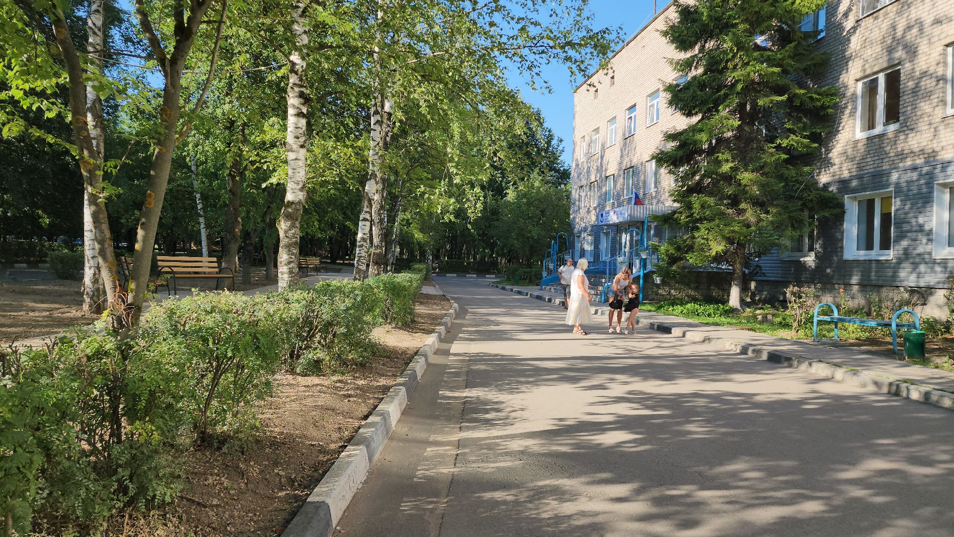 лавочки, больница, Новый сквер, Лобня,