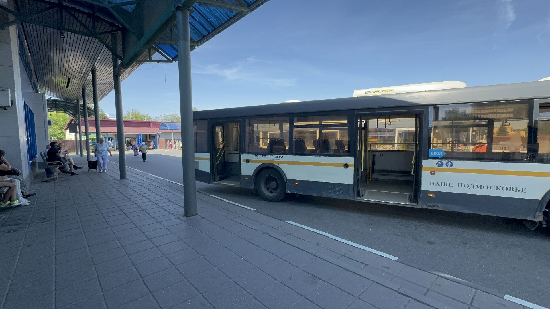 Солнечногорск, Зной, раздача воды, мострансавто, пассажиры,