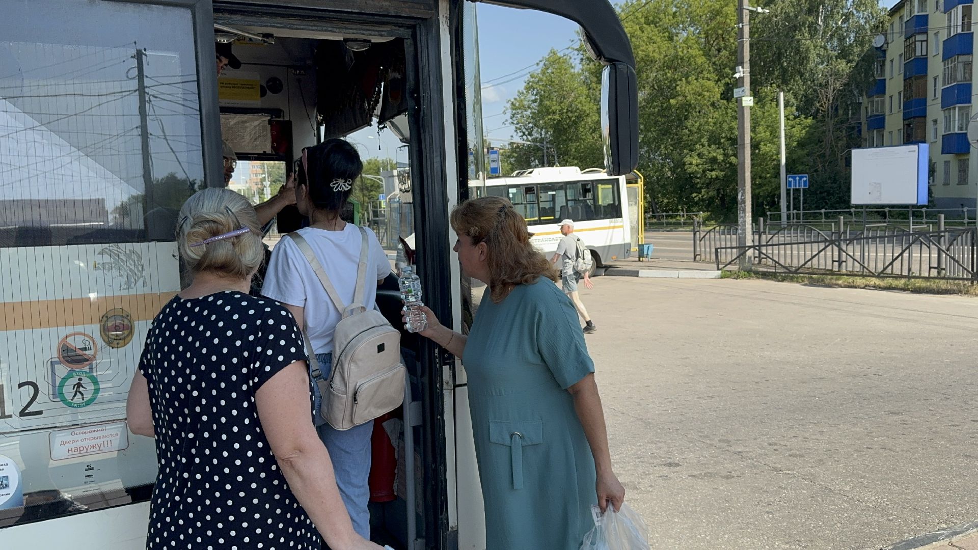 Солнечногорск, Зной, раздача воды, мострансавто, пассажиры,