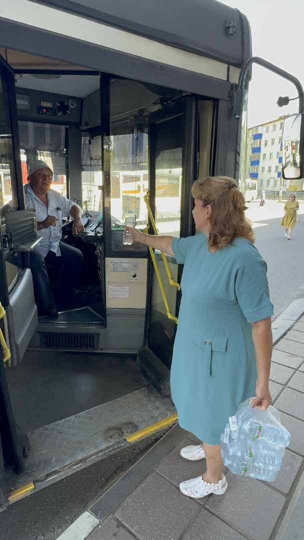 Солнечногорск, Зной, раздача воды, мострансавто, пассажиры,