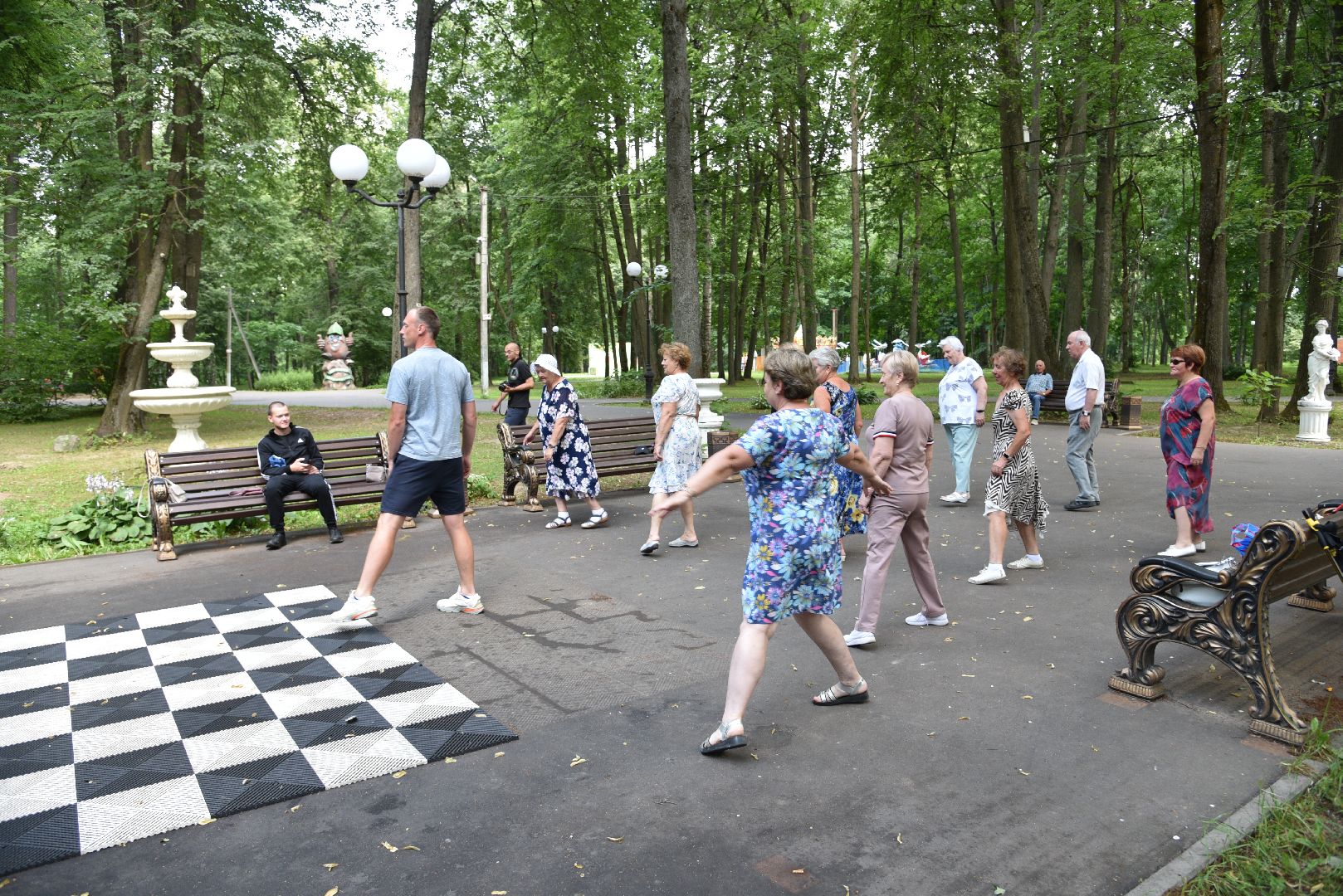 лотошино, лотошинский парк, танцы в парке, парки подмосковья, активное долголетие,