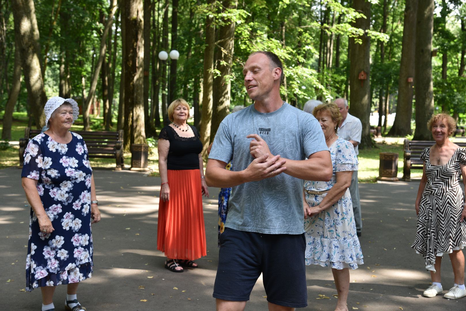 лотошино, лотошинский парк, танцы в парке, парки подмосковья, активное долголетие,