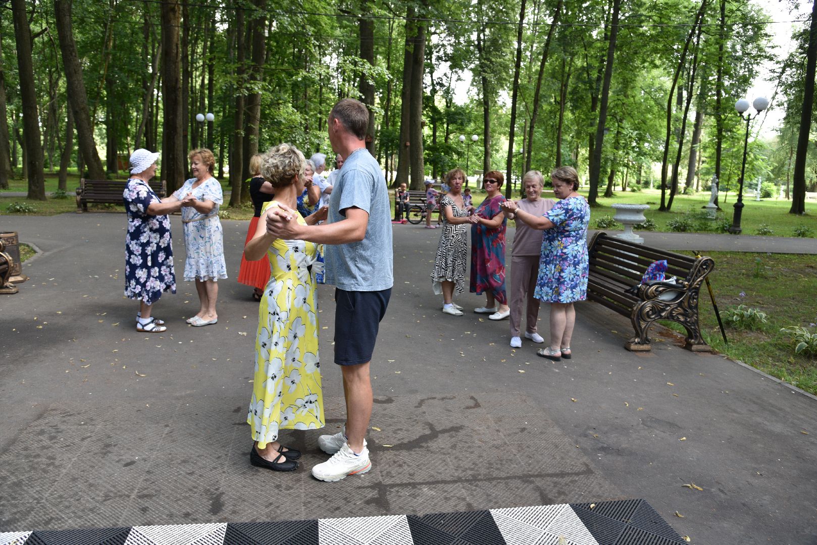 лотошино, лотошинский парк, танцы в парке, парки подмосковья, активное долголетие,