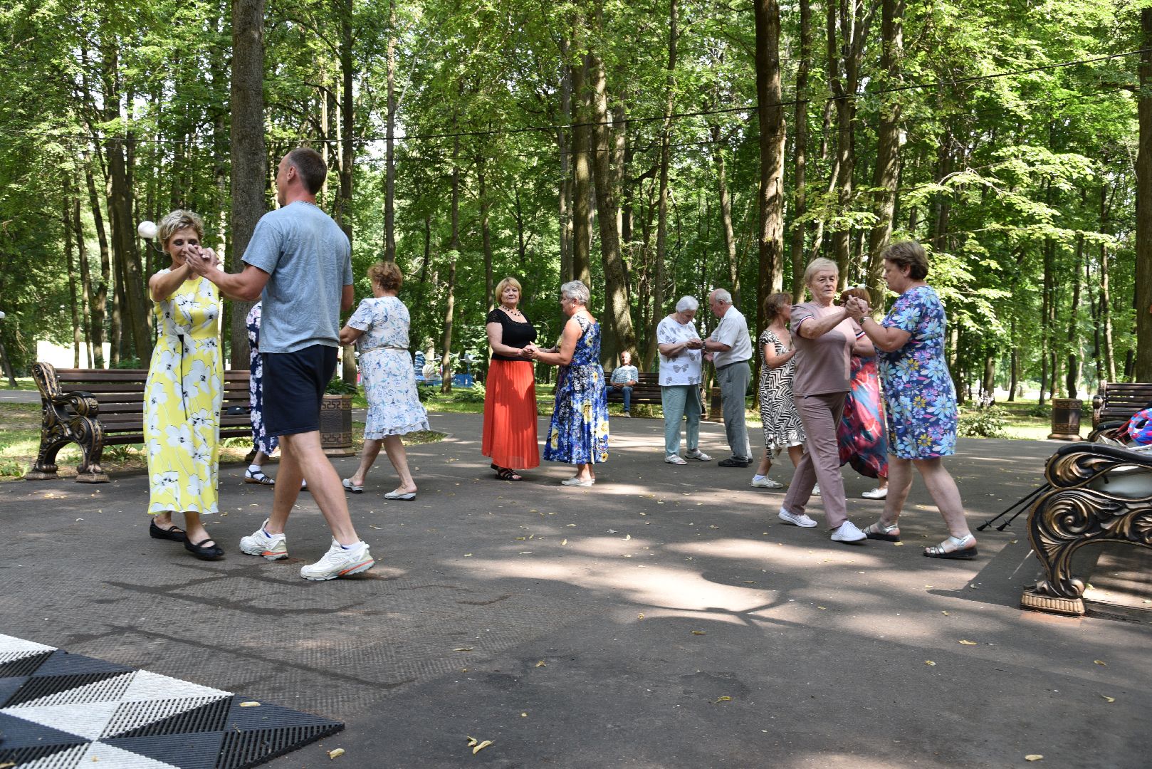 лотошино, лотошинский парк, танцы в парке, парки подмосковья, активное долголетие,