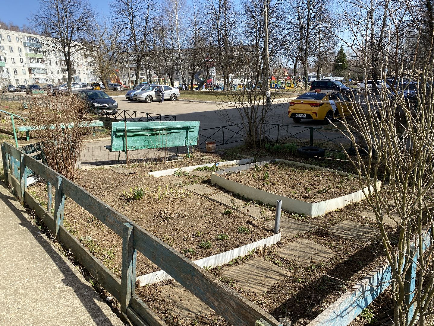 Чехов, перемены, благоустройство, двор, клумба