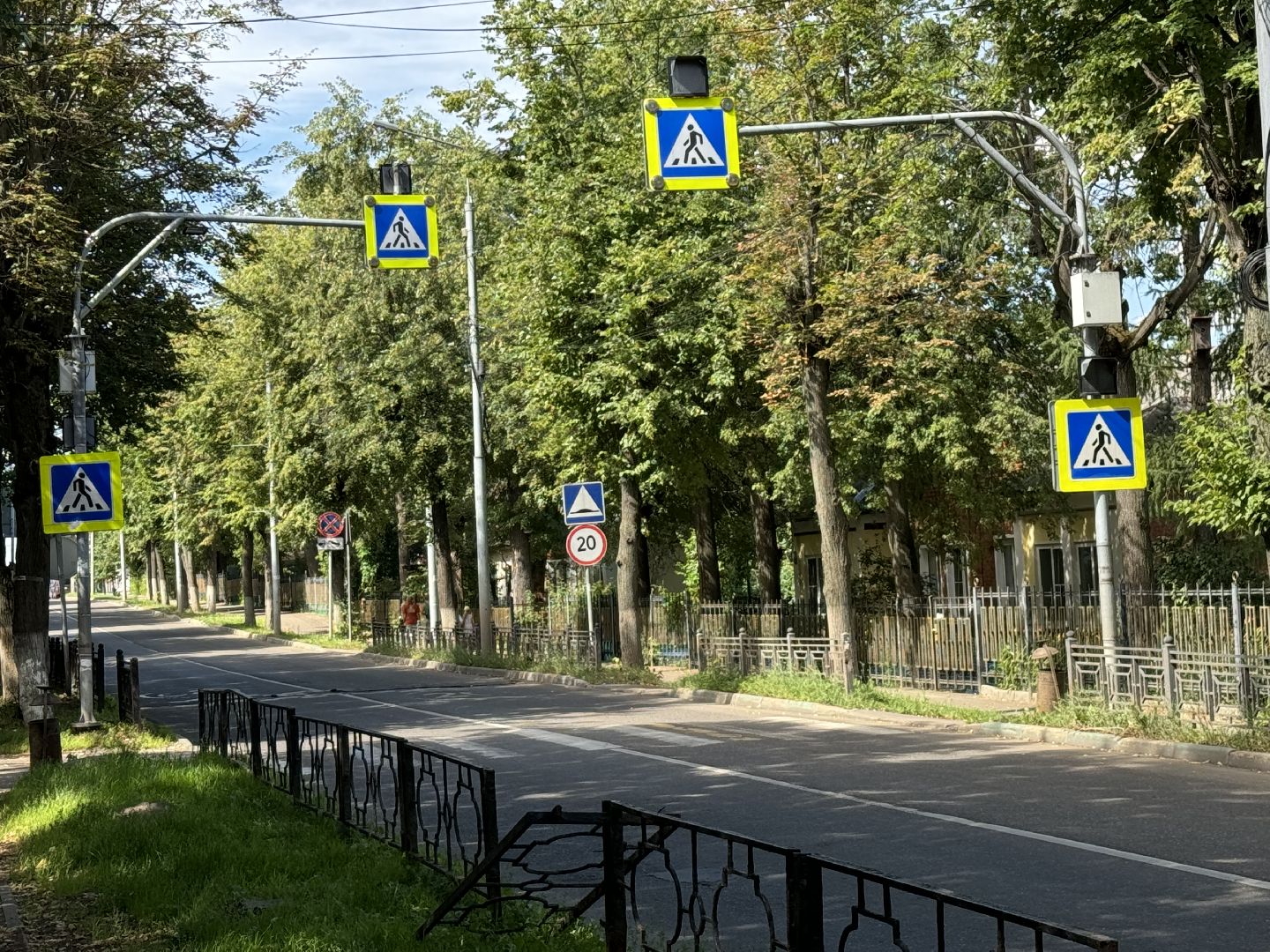 безопасность дорожного движения, сотрудники госавтоинспекции, школа, Пешеходные переходы, Разметка дороги, ленинский городской округ,