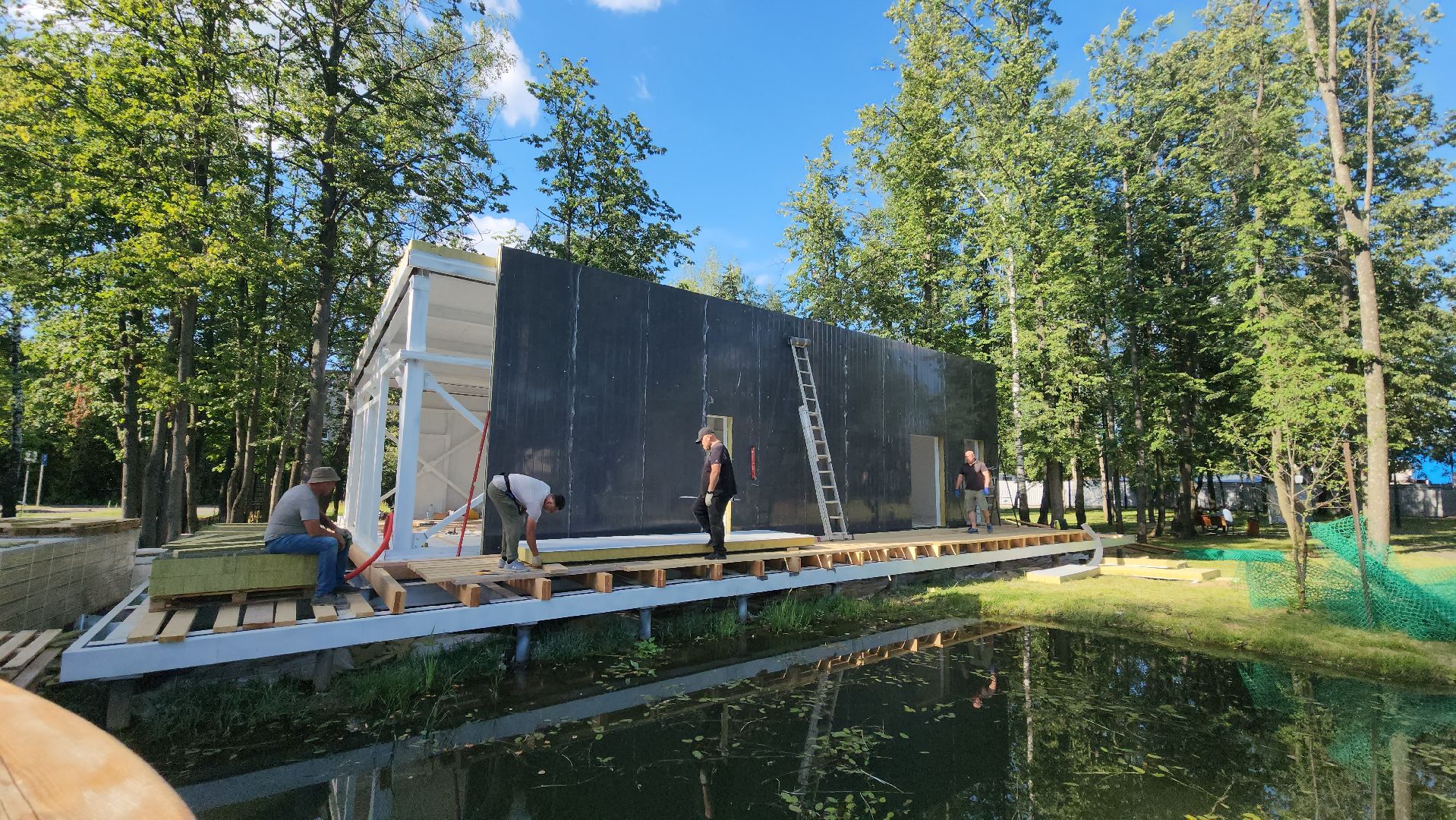 Парк Киово, Строительство, Раздевалка,