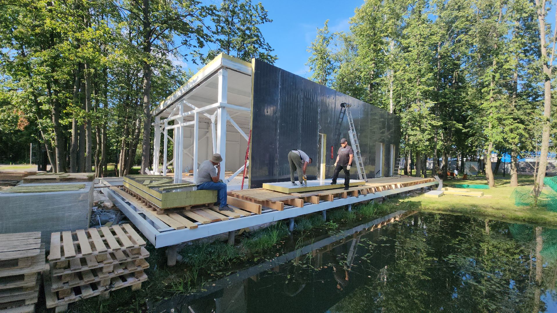 Парк Киово, Строительство, Раздевалка,