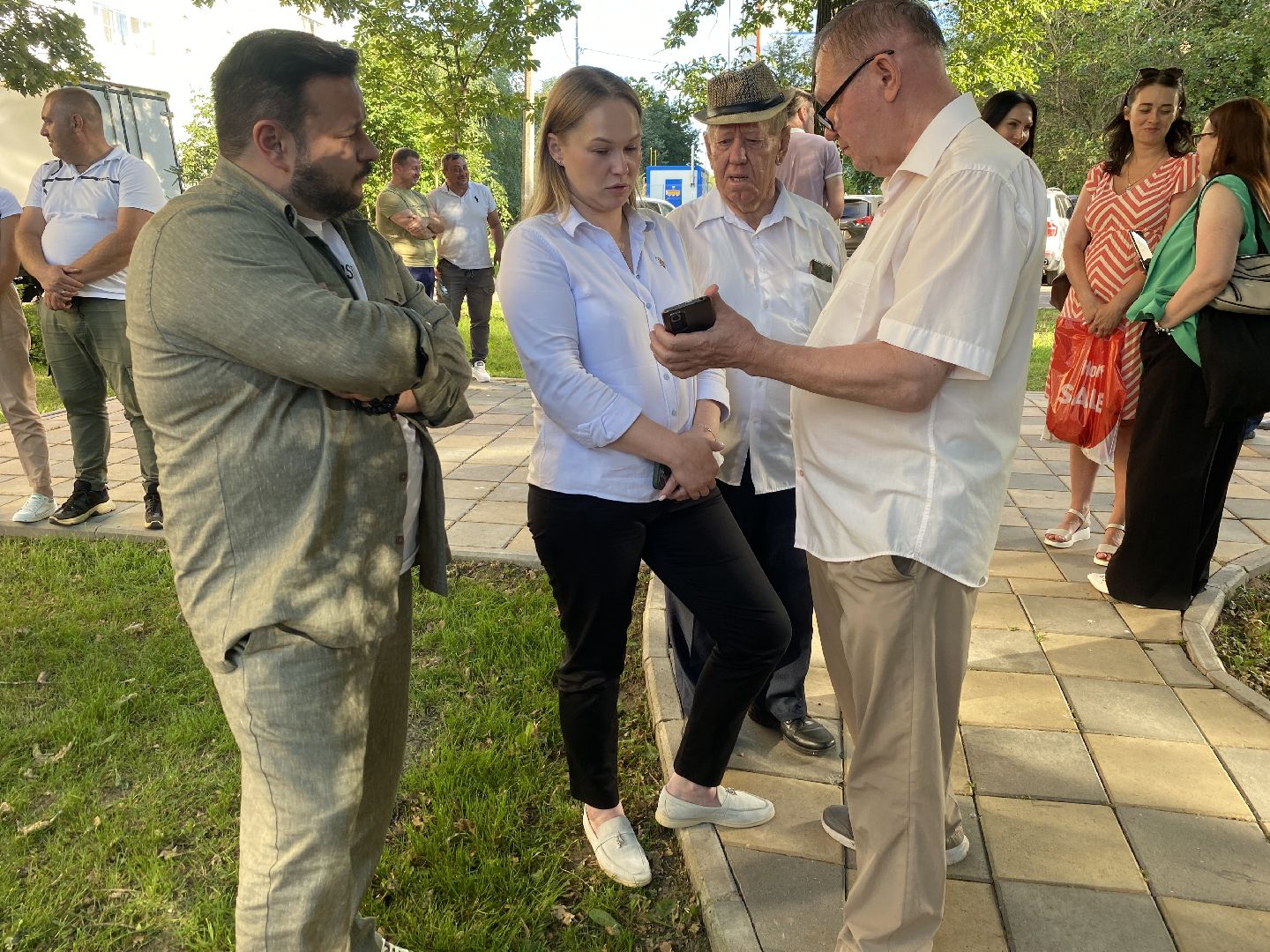 выездная администрация власиха, второе касание, встреча с жителями, власиха мкр солнечный, Власиха обращения жителей,