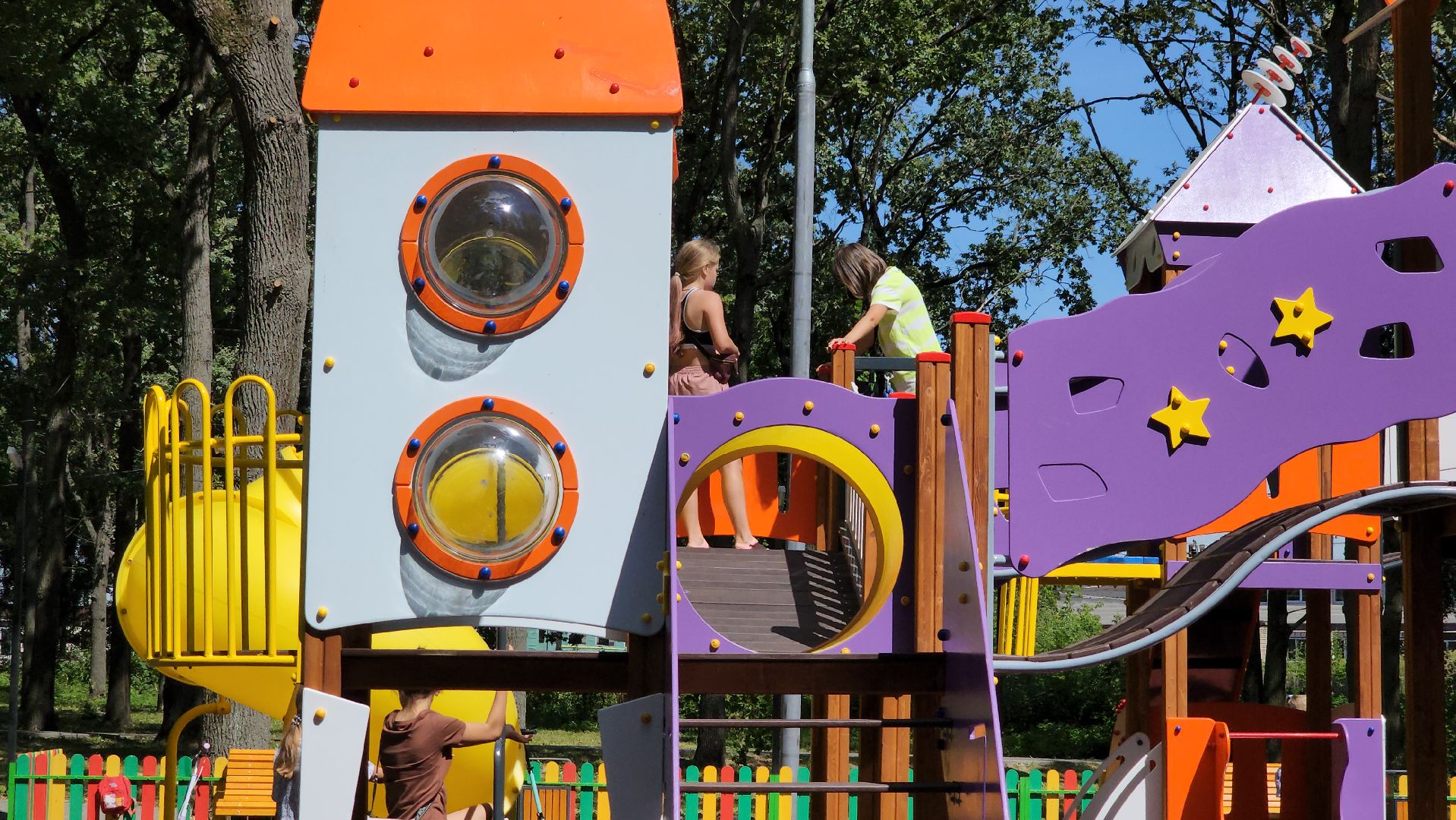 кашира, ожерелье, парк дубовая роща, детская площадка, игровой комплекс, безопасное покрытие, горки, карусель, качели, дети,