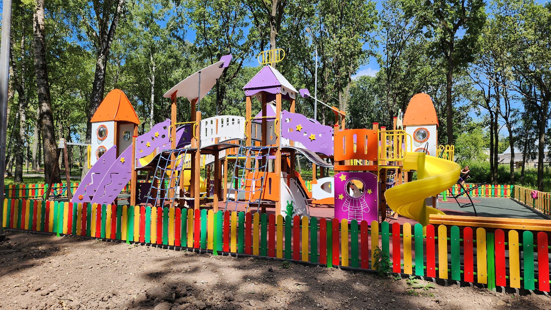 кашира, ожерелье, парк дубовая роща, детская площадка, игровой комплекс, безопасное покрытие, горки, карусель, качели, дети,