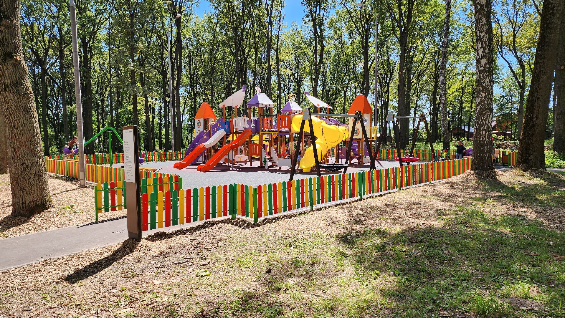 кашира, ожерелье, парк дубовая роща, детская площадка, игровой комплекс, безопасное покрытие, горки, карусель, качели, дети,