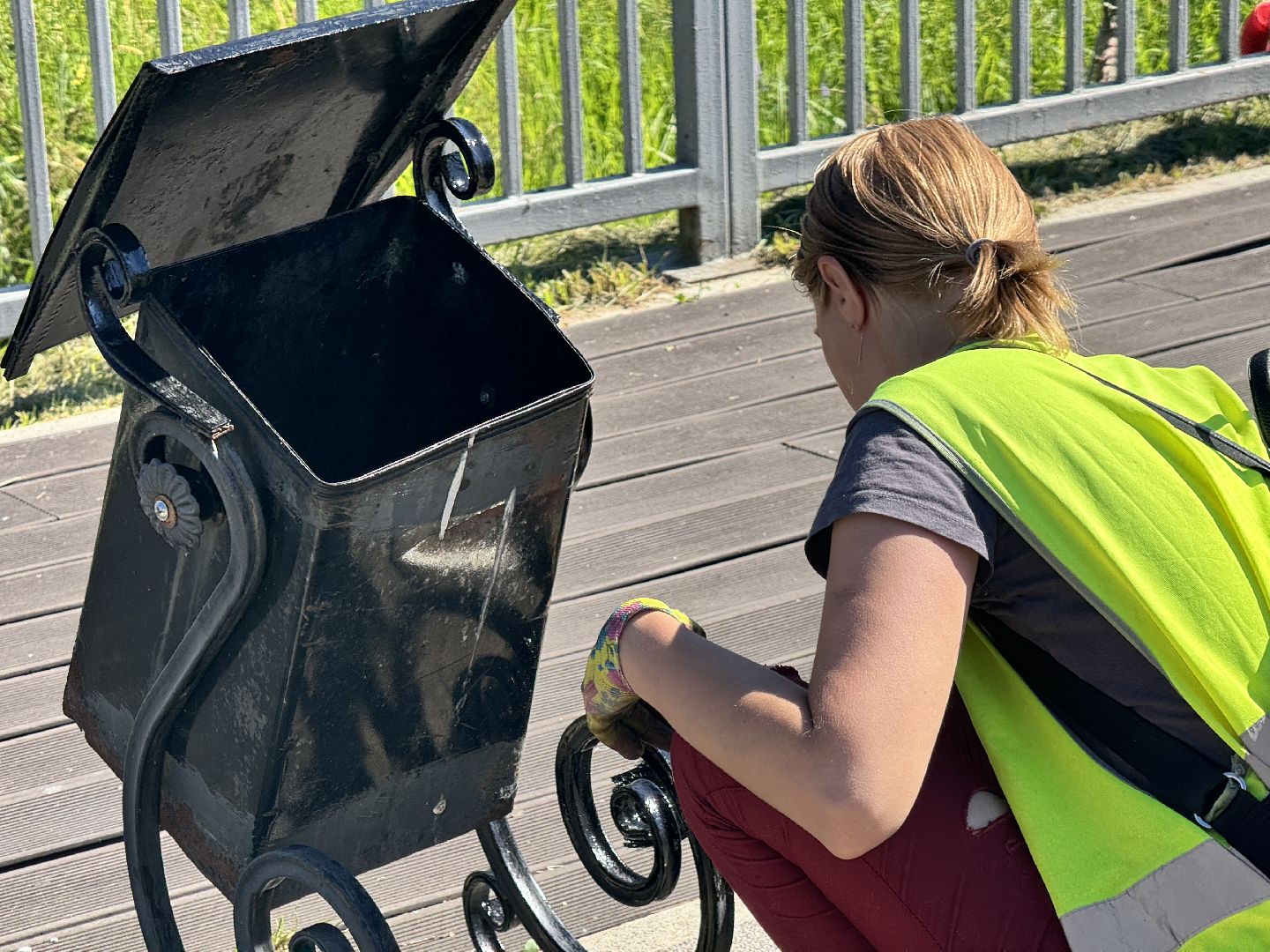шаховская, коммунальная служба, покраска лавочек,