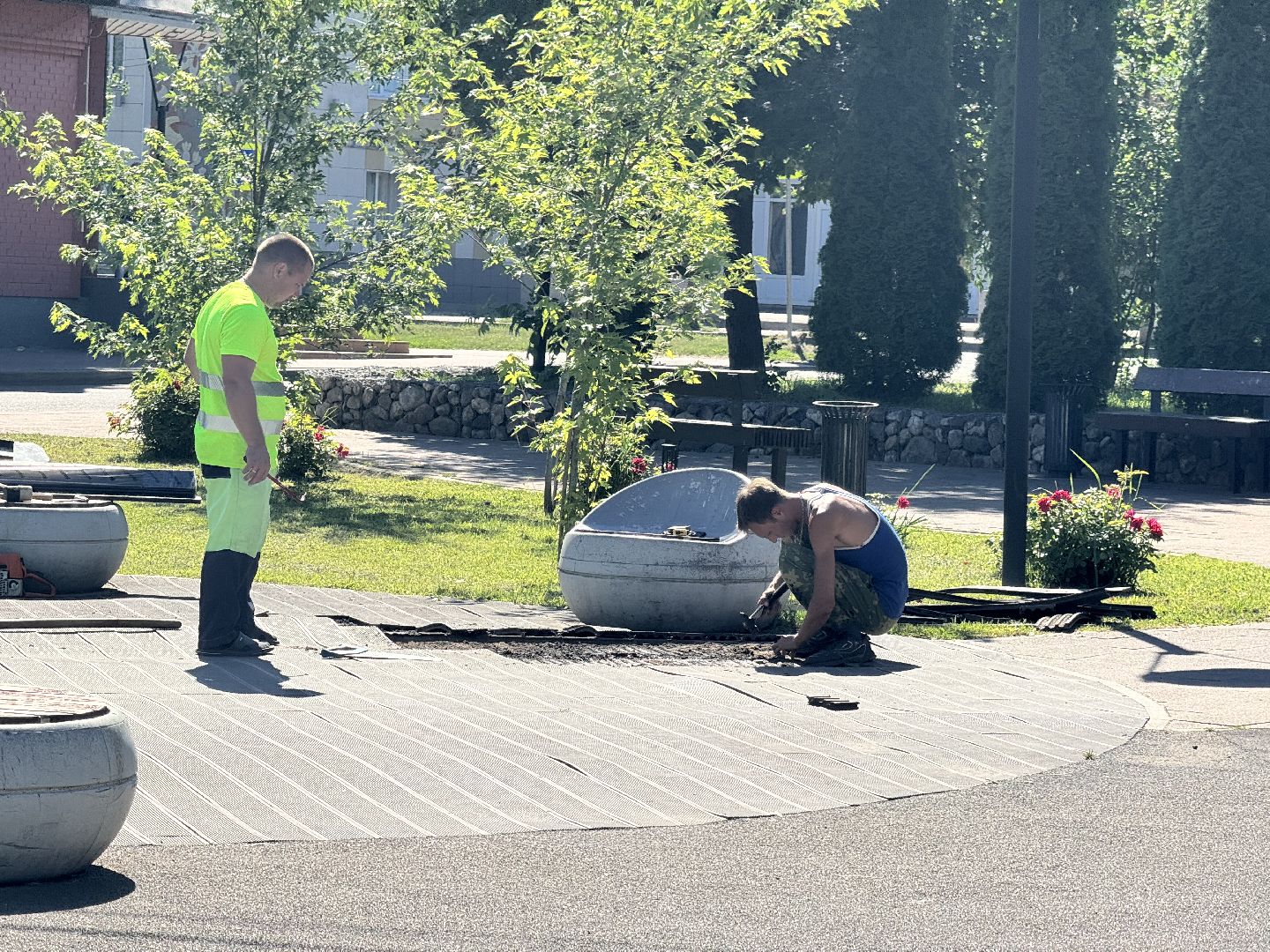 шаховская, коммунальная служба, покраска лавочек,