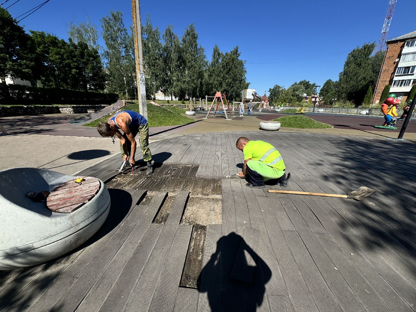 шаховская, коммунальная служба, покраска лавочек,