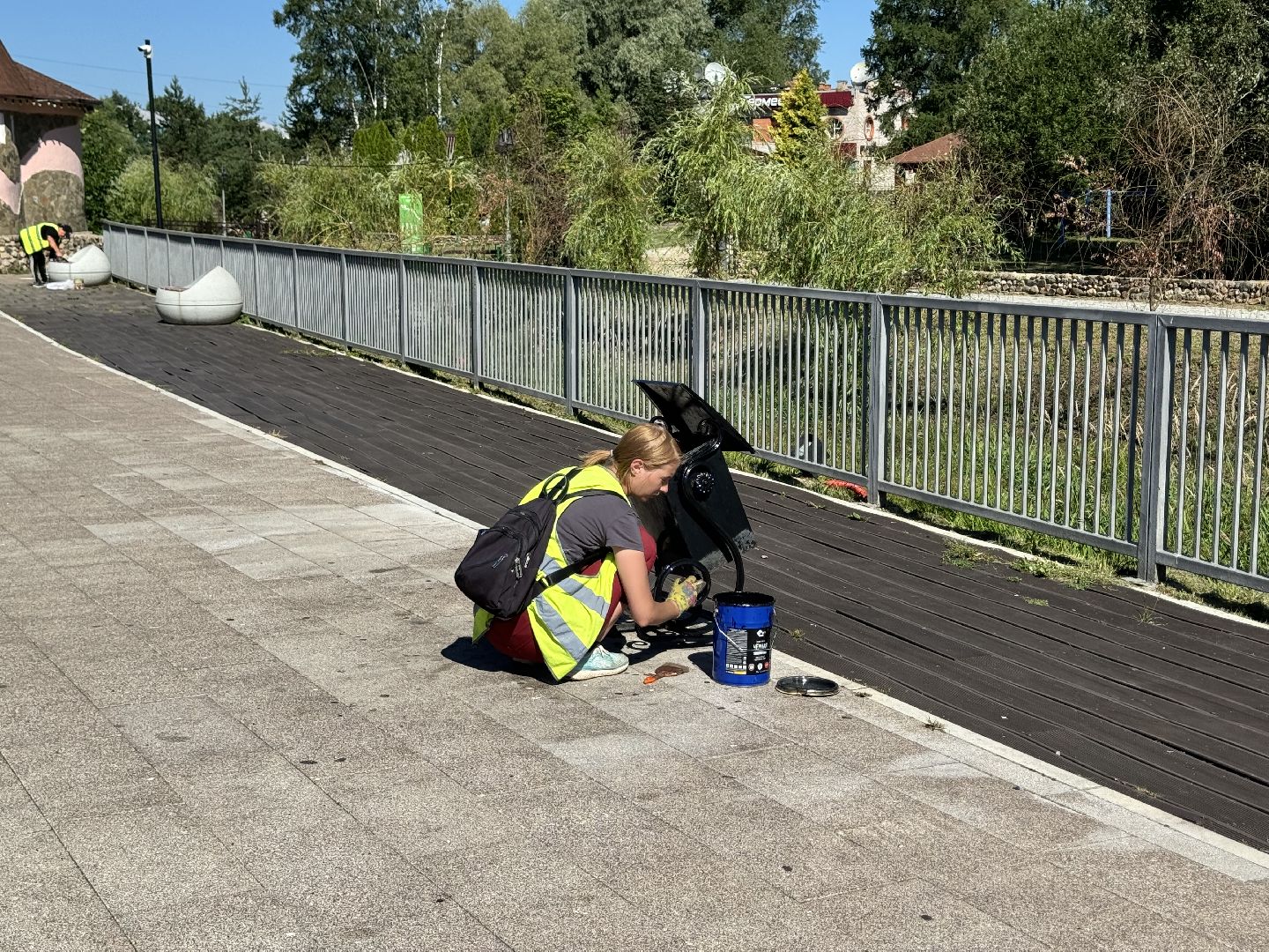 шаховская, коммунальная служба, покраска лавочек,