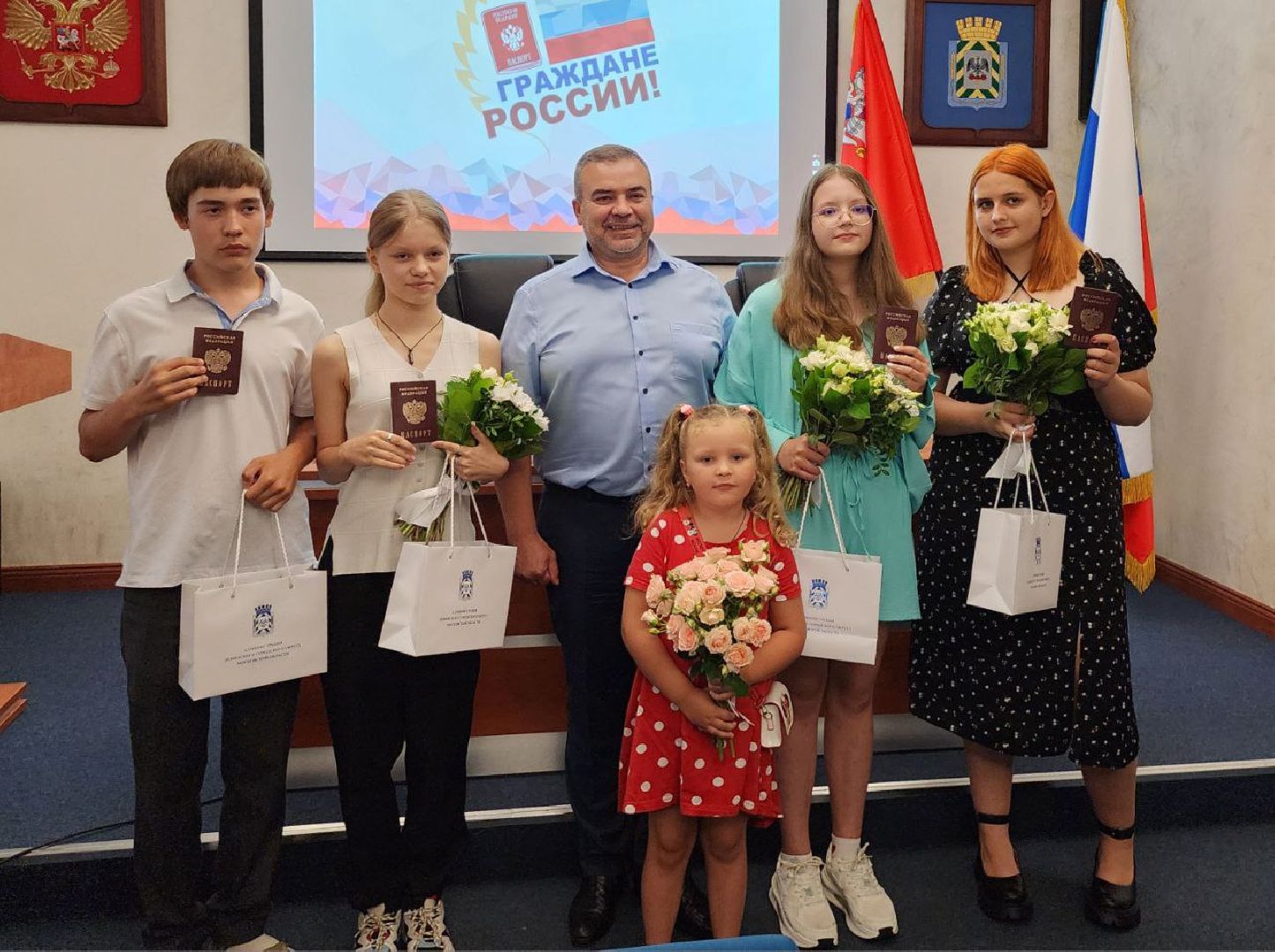 паспорт, вручение паспортов, ленинский округ, движение первых, молодежь ленинского округа,