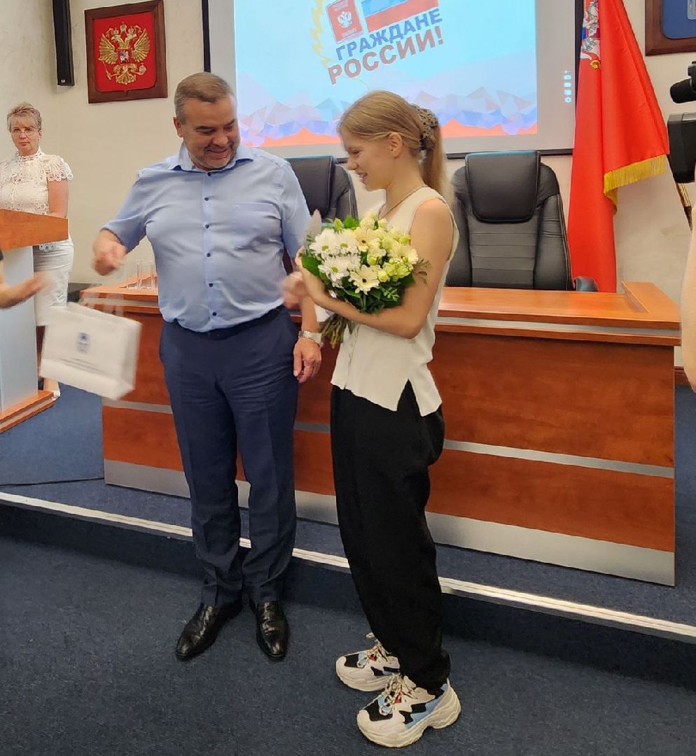 паспорт, вручение паспортов, ленинский округ, движение первых, молодежь ленинского округа,